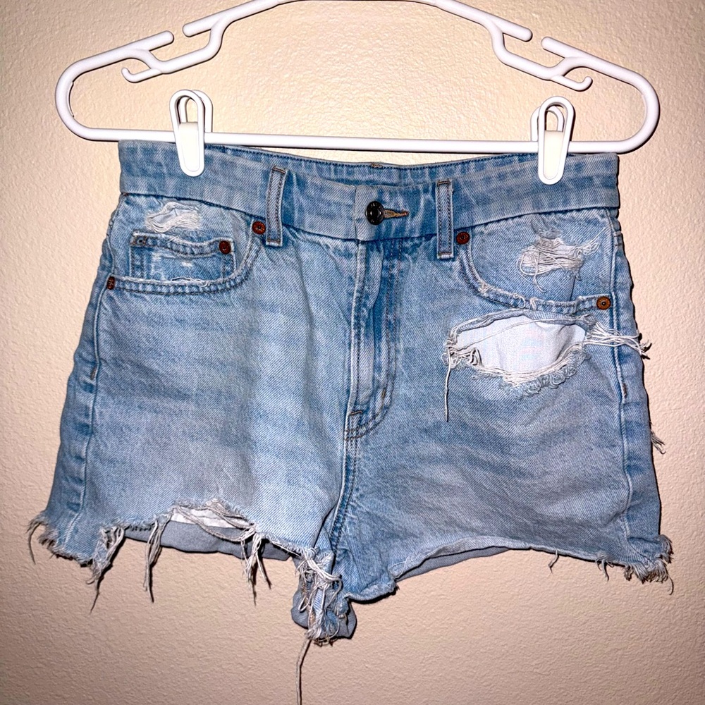 American Eagle Curvy 90’s Boyfriend Distressed Light Blue Denim Shorts‎ size 4